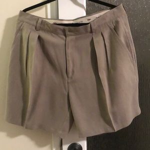 #11 Men's Tommy Bahama 100% silk shorts
